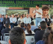 Foto de autoridades durante evento
