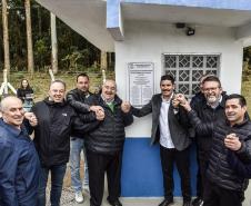 Foto de autoridades em cerimônia de inauguração