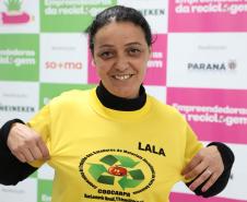 Foto de cerimônia de formação de recicladoras