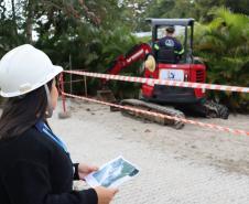 Foto de obras de saneamento da Ilha do Mel