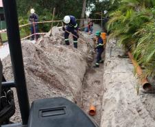 Foto de obras de saneamento da Ilha do Mel