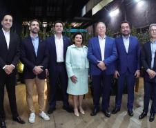 Foto de governadores em cerimônia