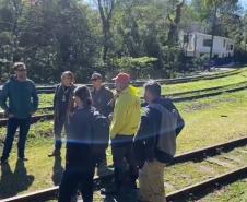 Foto de instalação de estação meteorológica no Parque Pico Marumbi