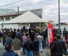 Foto de autoridades durante cerimônia da nova orla de Pontal