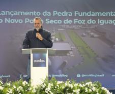 Foto de cerimônia de pedra fundamental do Porto Seco
