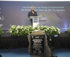 Foto de cerimônia de pedra fundamental do Porto Seco