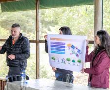 Apresentação de projeto de energia solar na Ilha do Mel