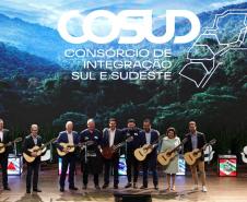 Foto de governadores em cerimônia
