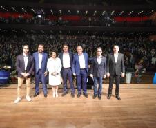 Foto de governadores em cerimônia