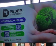 Foto da placa do plano de descarbonização