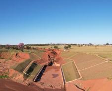 Foto de obras de contenção de erosão em Loanda