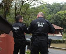 Foto de coletiva de imprensa na Polícia Civil