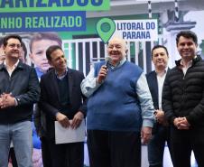 Regularização: governador entrega títulos de propriedade para 224 imóveis no Litoral