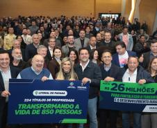 Regularização: governador entrega títulos de propriedade para 224 imóveis no Litoral