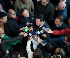 Regularização: governador entrega títulos de propriedade para 224 imóveis no Litoral