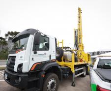 Foto de entrega de equipamentos de perfuração ao IAT