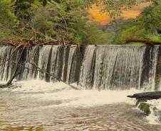 Foto de barragem paranaense