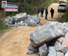 Foto de ação na Gruta da Lancinha
