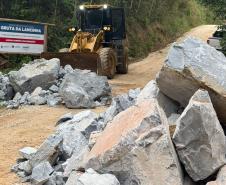 Foto de ação na Gruta da Lancinha
