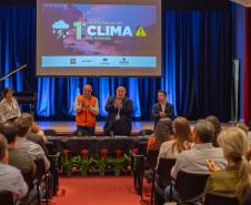 Foto de autoridades em Conferência do Clima
