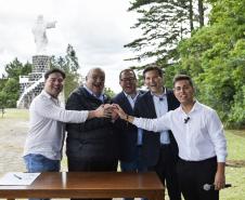 Foto de autoridades em evento