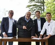 Foto de autoridades em evento