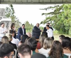 Foto de autoridades em evento