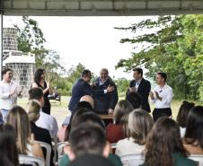 Foto de autoridades em evento