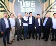 Foto de autoridades em evento