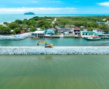 Foto de obras do Molhe de Pontal do Paraná