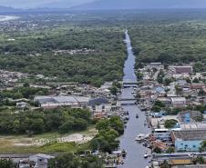 Com saneamento e inovações no acesso, Ilha do Mel ganha mais turistas e já projeta o futuro