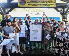 Governo entrega praça de alimentação e regularização fundiária para famílias da Ilha do Mel