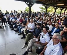 Governo entrega praça de alimentação e regularização fundiária para famílias da Ilha do Mel