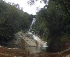 Verão na natureza: 5 cachoeiras para conhecer nas Unidades de Conservação do Paraná