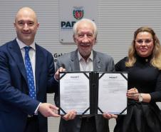 Foto de autoridades em evento