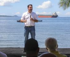 Foto de entrega da nova estrutura da Ilha das Cobras