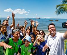 Foto de entrega da nova estrutura da Ilha das Cobras