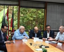 Foto de solenidade de assinatura de termo