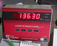 Foto de operação de limpeza de rios