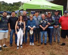 Foto de operação de limpeza de rios