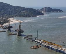 Foto de obras da Ponte de Guaratuba