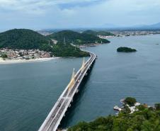 Foto de obras da Ponte de Guaratuba