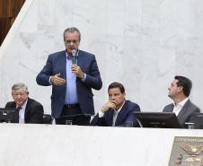 Foto de cerimônia com autoridades