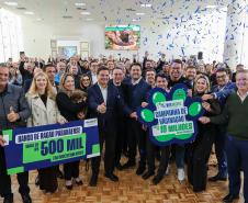 Foto de solenidade com autoridades