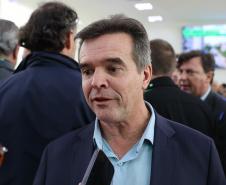 Foto de solenidade com autoridades