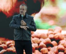 Foto de solenidade com autoridades