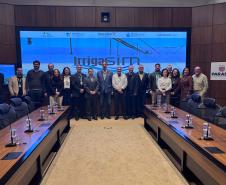 Foto de reunião com autoridades