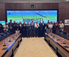 Foto de reunião com autoridades