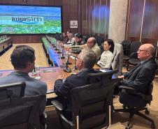 Foto de reunião com autoridades