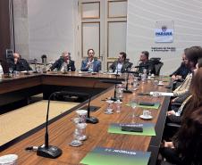 Foto de reunião com autoridades